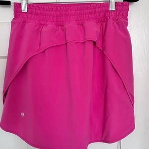 Lululemon Hotty hot high rise skirt. Size 8.